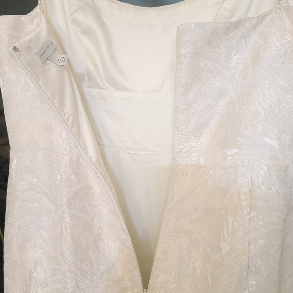 ML Monique Lhuillier | Hillary Textured Jacquard Pearl Strap Hi-Low Dress Gown - Picture 12 of 16